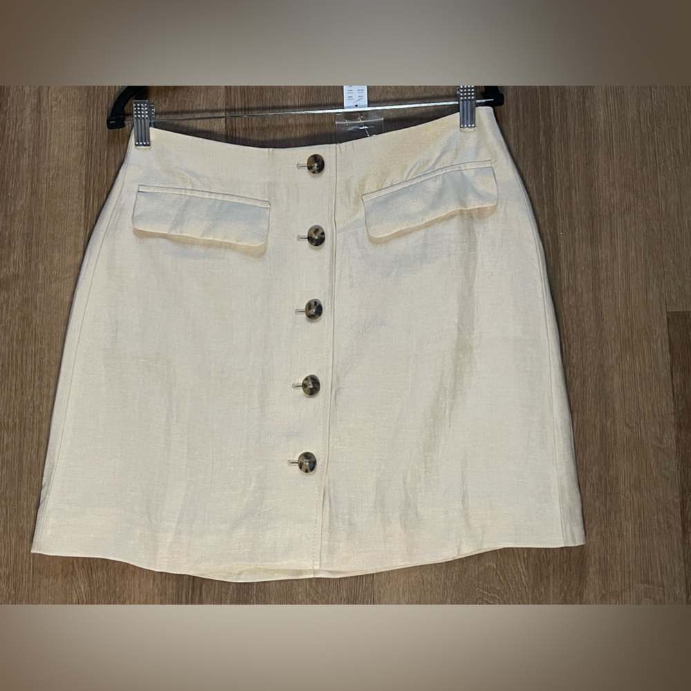 NWT J.Crew khaki linen skirt. Never worn. Women’s size 8. Matching top available